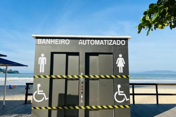 Banheiros públicos autolimpantes em Itapema